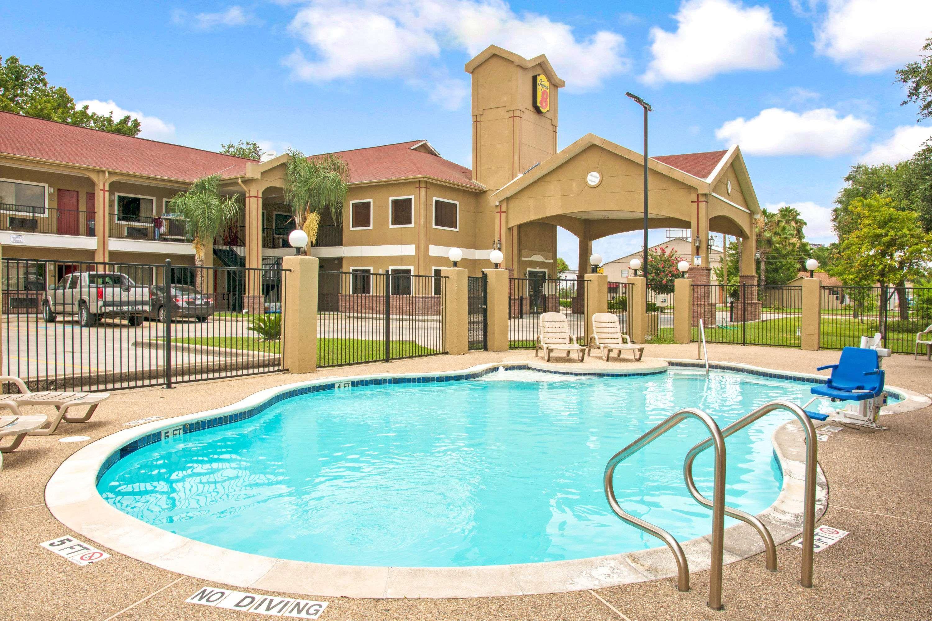 Super 8 By Wyndham Houston/Brookhollow Nw Zewnętrze zdjęcie