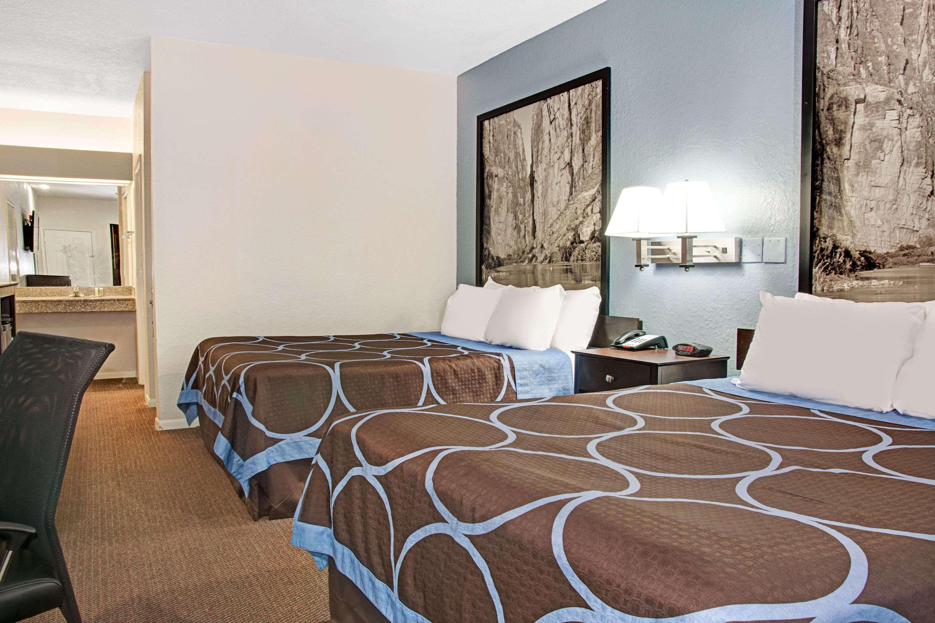 Super 8 By Wyndham Houston/Brookhollow Nw Zewnętrze zdjęcie