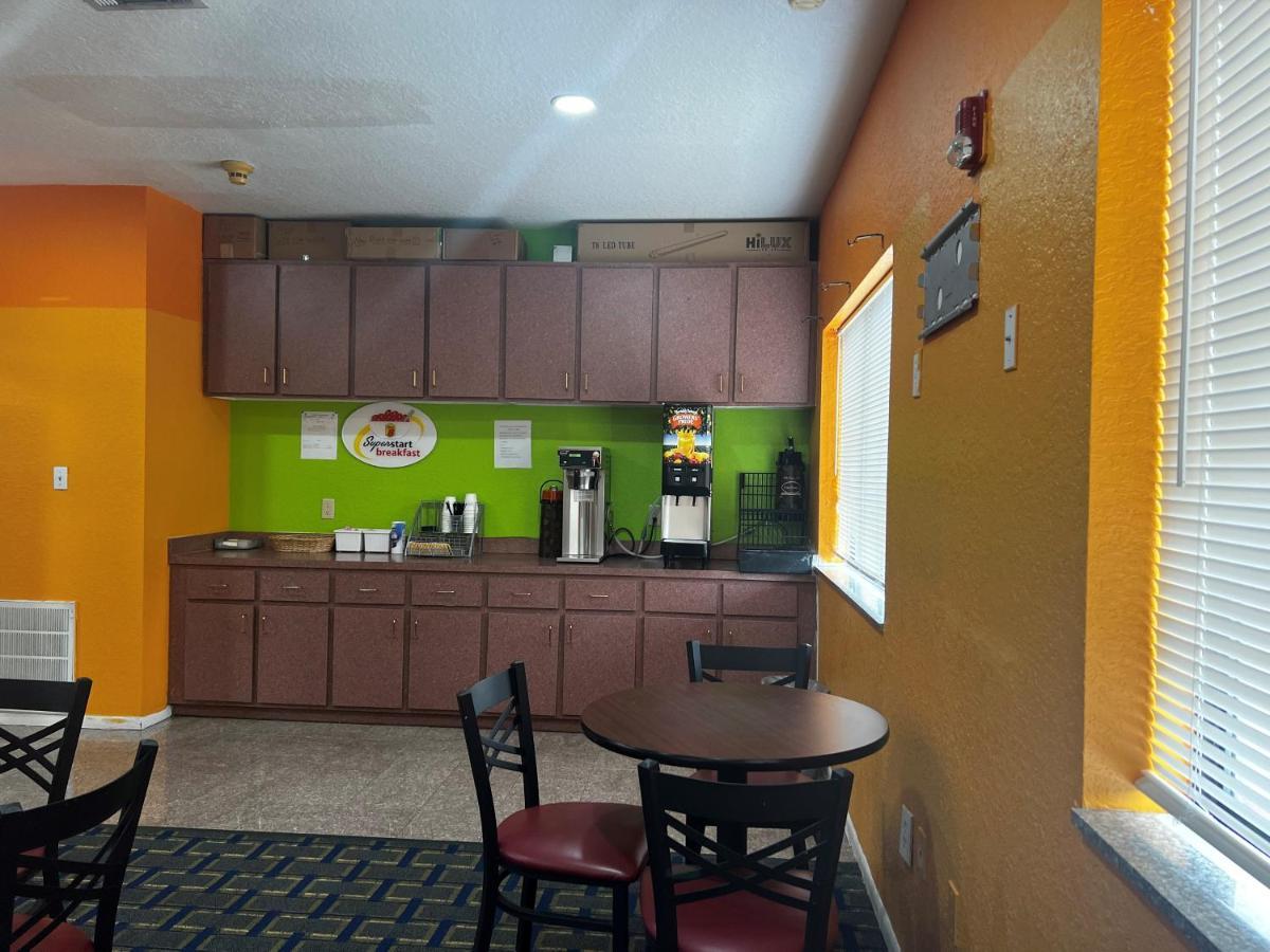 Super 8 By Wyndham Houston/Brookhollow Nw Zewnętrze zdjęcie